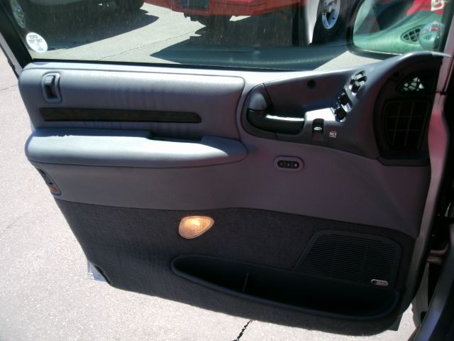 1999 Chrysler Town and Country Quad Coupe 3