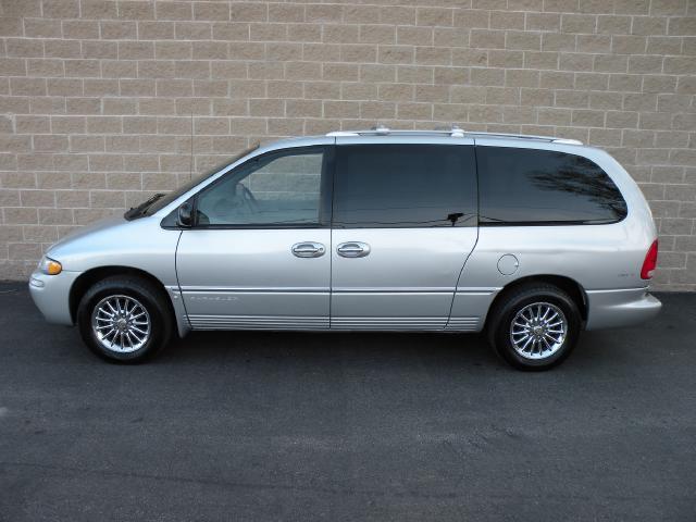 2000 Chrysler Town and Country SLT 25
