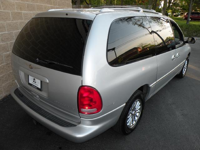 2000 Chrysler Town and Country SLT 25