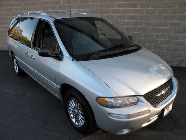 2000 Chrysler Town and Country SLT 25