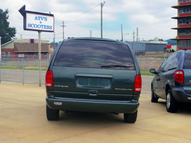 2000 Chrysler Town and Country Quad Coupe 3