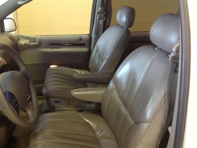 2000 Chrysler Town and Country SLT 25