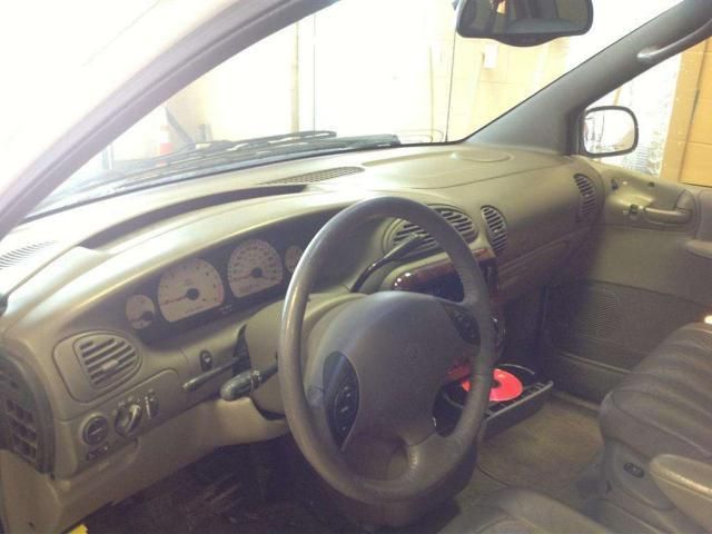 2000 Chrysler Town and Country SLT 25