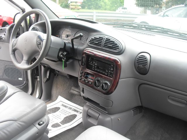 2000 Chrysler Town and Country S Sedan Under FULL Factory Warranty