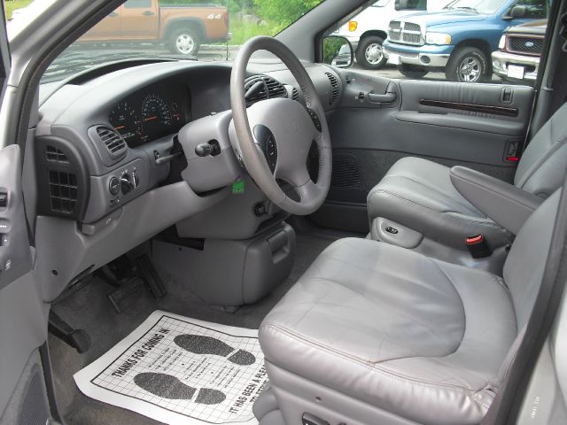 2000 Chrysler Town and Country S Sedan Under FULL Factory Warranty