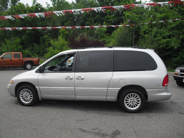 2000 Chrysler Town and Country S Sedan Under FULL Factory Warranty