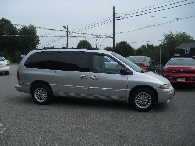 2000 Chrysler Town and Country S Sedan Under FULL Factory Warranty