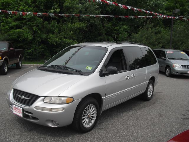 2000 Chrysler Town and Country S Sedan Under FULL Factory Warranty