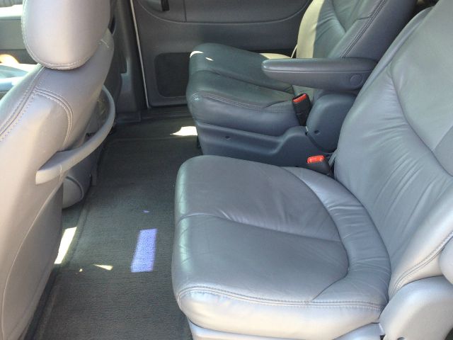 2000 Chrysler Town and Country H6 L.L. Bean