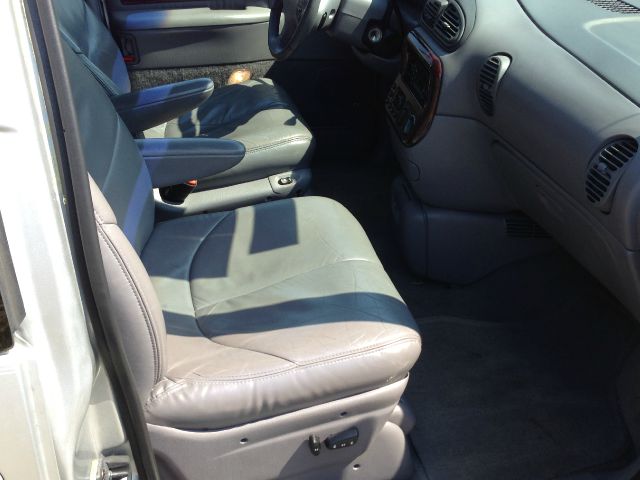 2000 Chrysler Town and Country H6 L.L. Bean