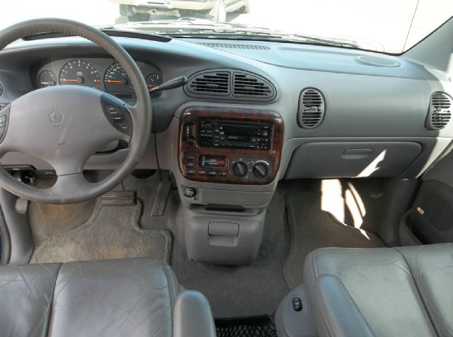 2000 Chrysler Town and Country S Sedan Under FULL Factory Warranty