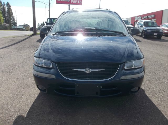 2000 Chrysler Town and Country S Sedan Under FULL Factory Warranty