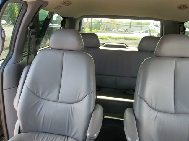 2000 Chrysler Town and Country S Sedan Under FULL Factory Warranty