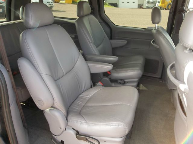 2000 Chrysler Town and Country S Sedan Under FULL Factory Warranty