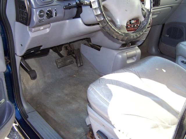 2000 Chrysler Town and Country S Sedan Under FULL Factory Warranty