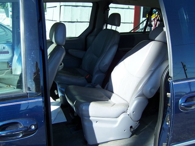 2000 Chrysler Town and Country S Sedan Under FULL Factory Warranty