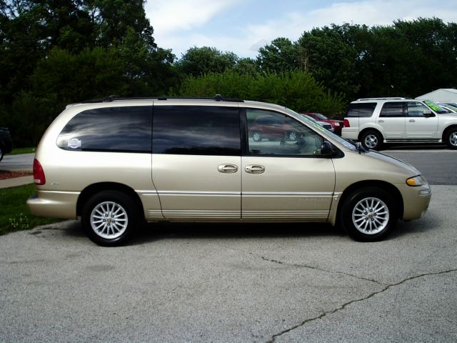 2000 Chrysler Town and Country S Sedan Under FULL Factory Warranty