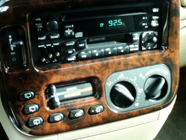 2000 Chrysler Town and Country S Sedan Under FULL Factory Warranty