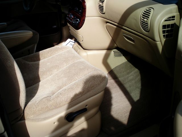 2000 Chrysler Town and Country S Sedan Under FULL Factory Warranty