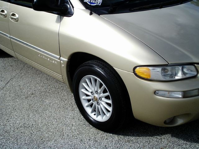 2000 Chrysler Town and Country S Sedan Under FULL Factory Warranty