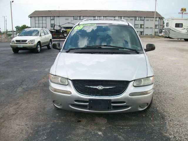 2000 Chrysler Town and Country SLT 25