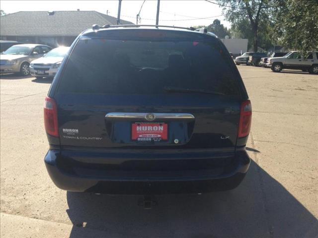 2001 Chrysler Town and Country Unknown