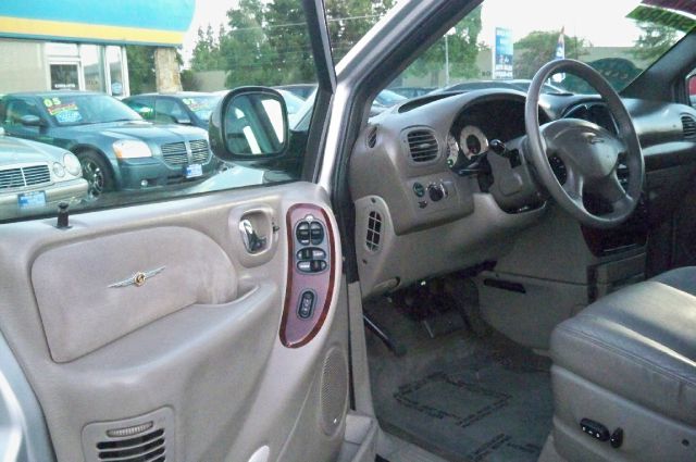 2001 Chrysler Town and Country SLT 25