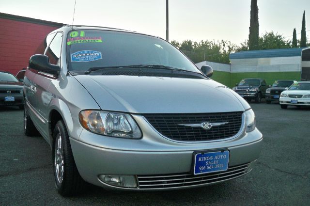 2001 Chrysler Town and Country SLT 25
