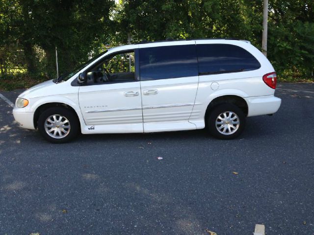2001 Chrysler Town and Country S Sedan Under FULL Factory Warranty