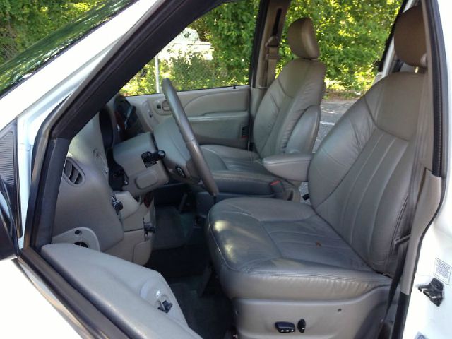 2001 Chrysler Town and Country S Sedan Under FULL Factory Warranty