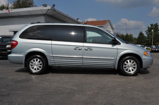 2001 Chrysler Town and Country S Sedan Under FULL Factory Warranty