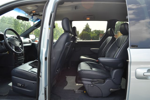 2001 Chrysler Town and Country S Sedan Under FULL Factory Warranty