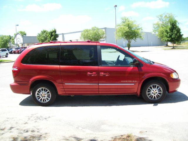 2001 Chrysler Town and Country SLT 25