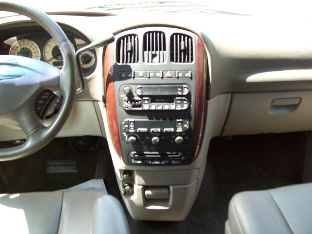 2001 Chrysler Town and Country SLT 25