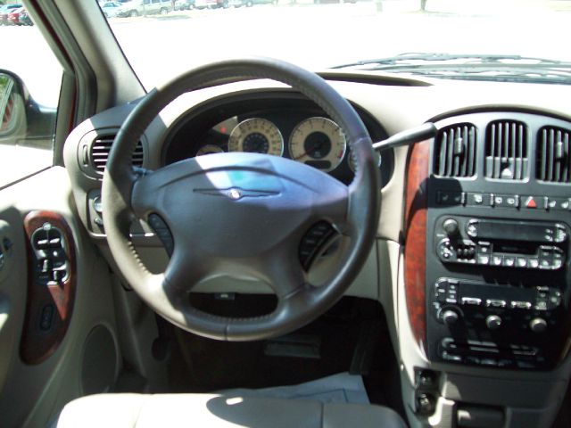 2001 Chrysler Town and Country SLT 25