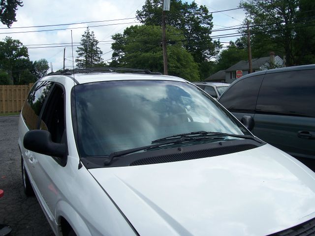 2001 Chrysler Town and Country S Sedan Under FULL Factory Warranty