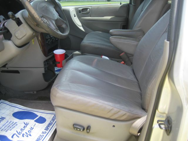 2001 Chrysler Town and Country S Sedan Under FULL Factory Warranty