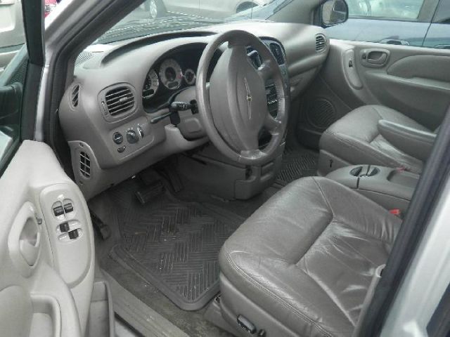2001 Chrysler Town and Country S Sedan Under FULL Factory Warranty