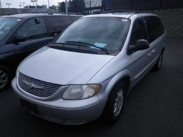2001 Chrysler Town and Country S Sedan Under FULL Factory Warranty
