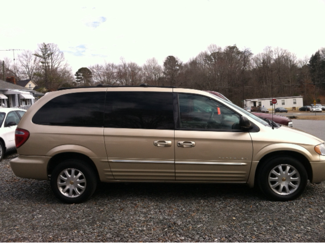 2001 Chrysler Town and Country S Sedan Under FULL Factory Warranty