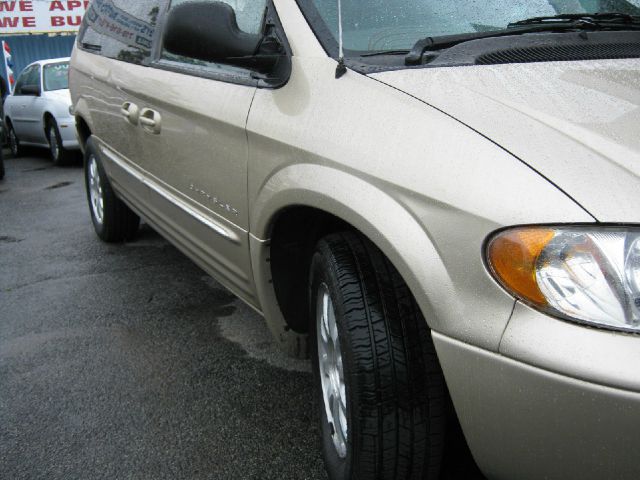 2001 Chrysler Town and Country S Sedan Under FULL Factory Warranty