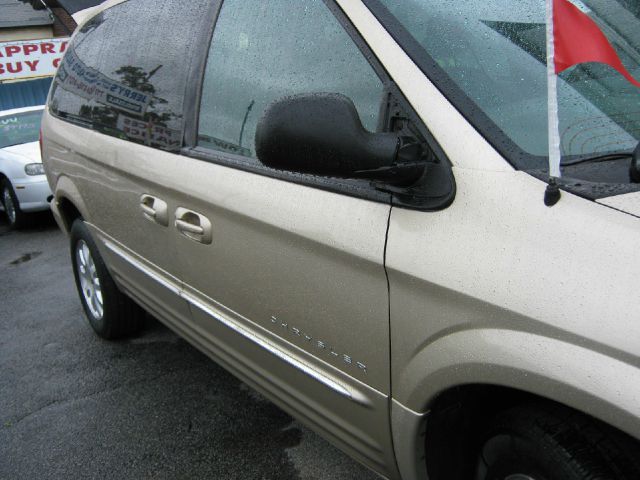 2001 Chrysler Town and Country S Sedan Under FULL Factory Warranty