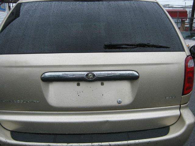 2001 Chrysler Town and Country S Sedan Under FULL Factory Warranty
