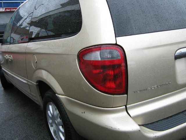 2001 Chrysler Town and Country S Sedan Under FULL Factory Warranty