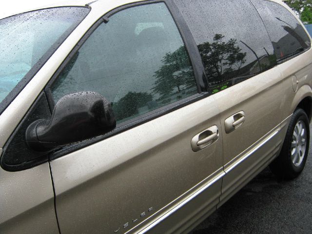 2001 Chrysler Town and Country S Sedan Under FULL Factory Warranty