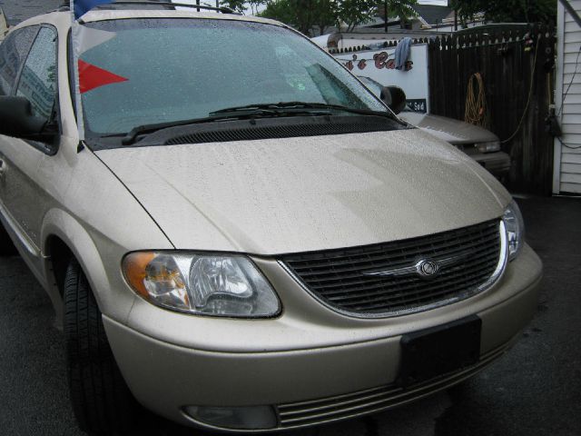 2001 Chrysler Town and Country S Sedan Under FULL Factory Warranty
