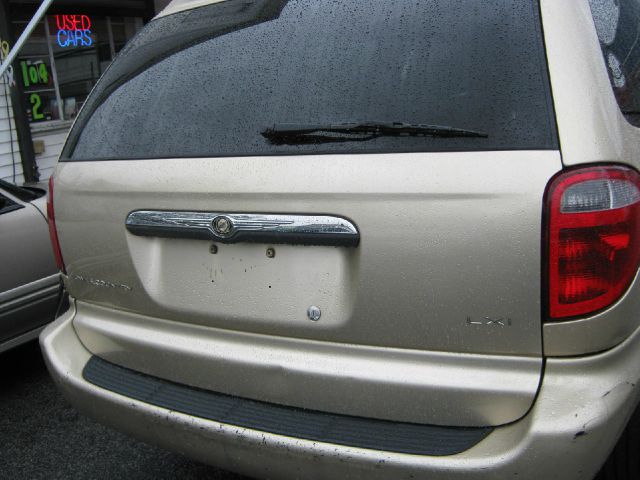 2001 Chrysler Town and Country S Sedan Under FULL Factory Warranty