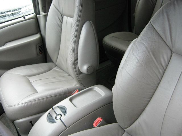 2001 Chrysler Town and Country S Sedan Under FULL Factory Warranty