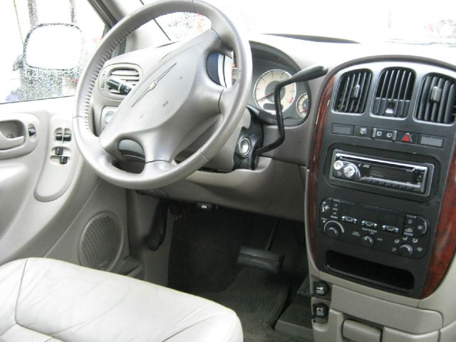 2001 Chrysler Town and Country S Sedan Under FULL Factory Warranty