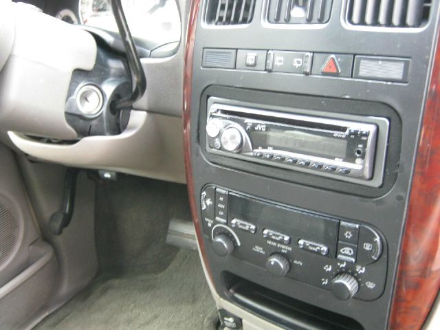 2001 Chrysler Town and Country S Sedan Under FULL Factory Warranty